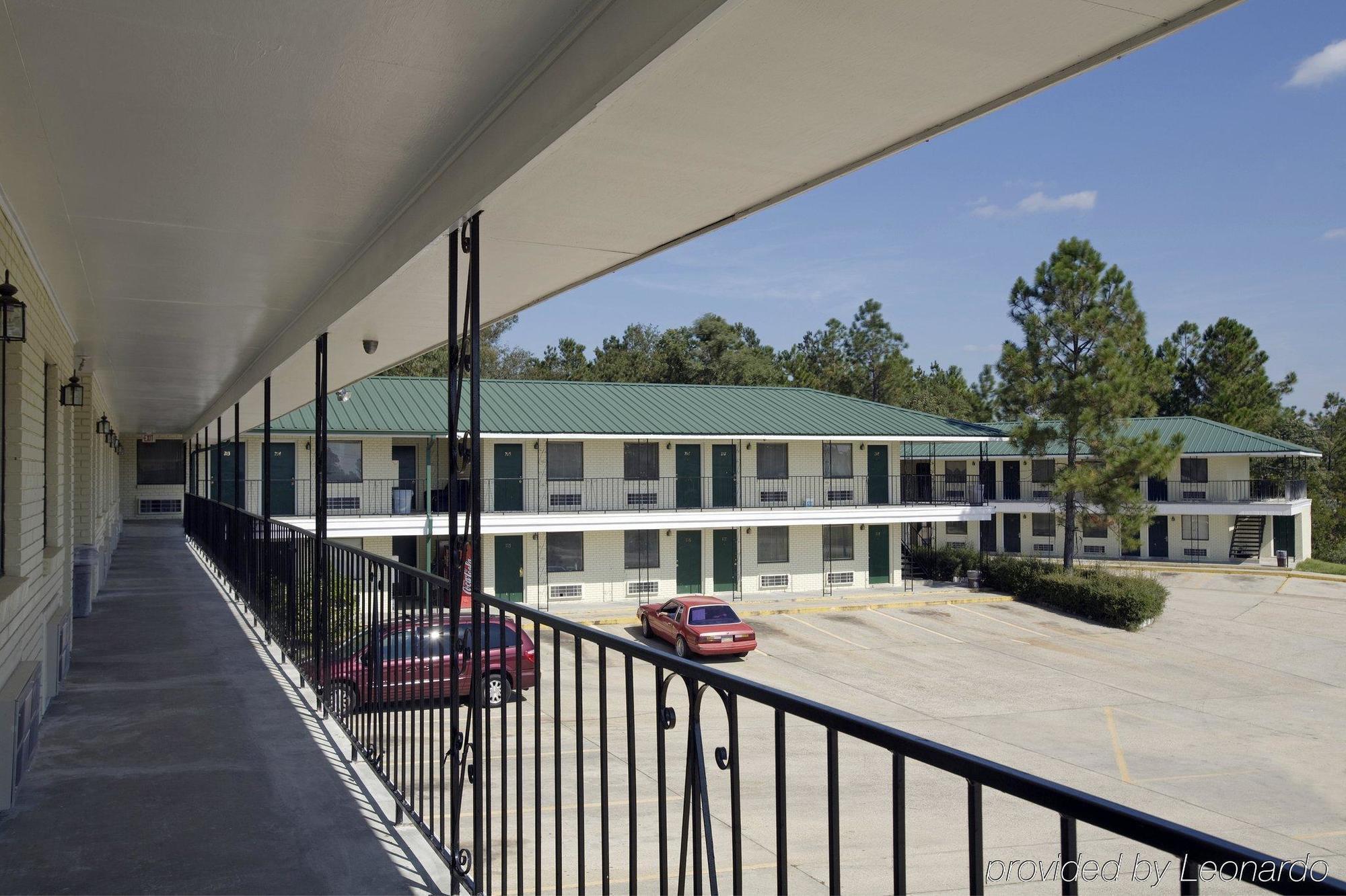Super 8 By Wyndham Picayune Exterior photo