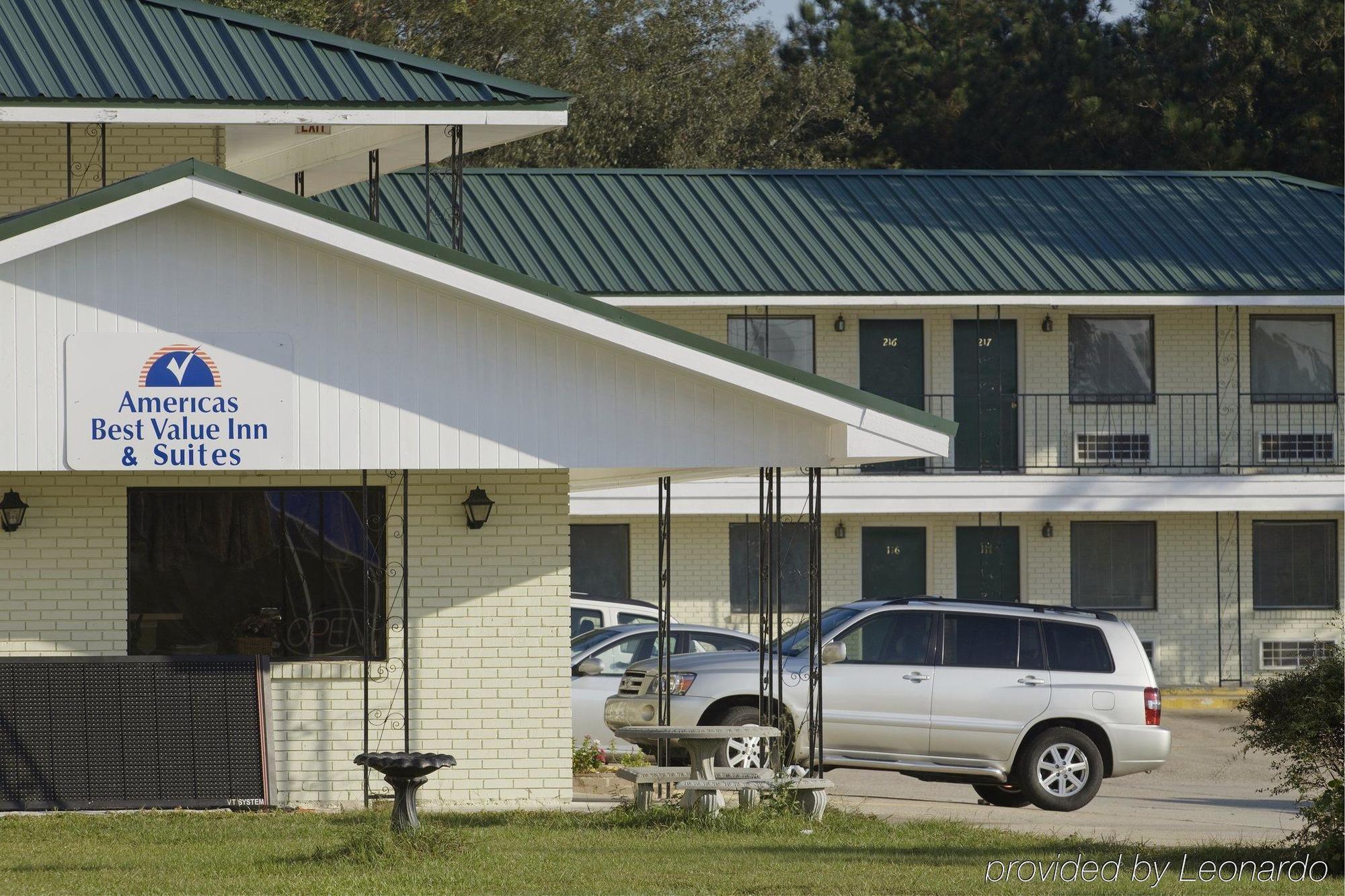 Super 8 By Wyndham Picayune Exterior photo